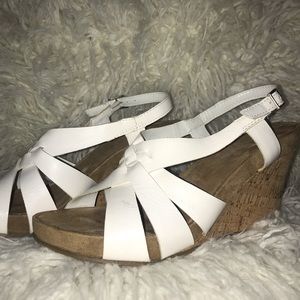 Aerosol crock wedge sandals
